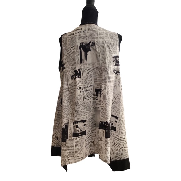 🗞 I.C. By Connie K Newspaper Print Black & White Tunic Top Size: Medium - Picture 2 of 7